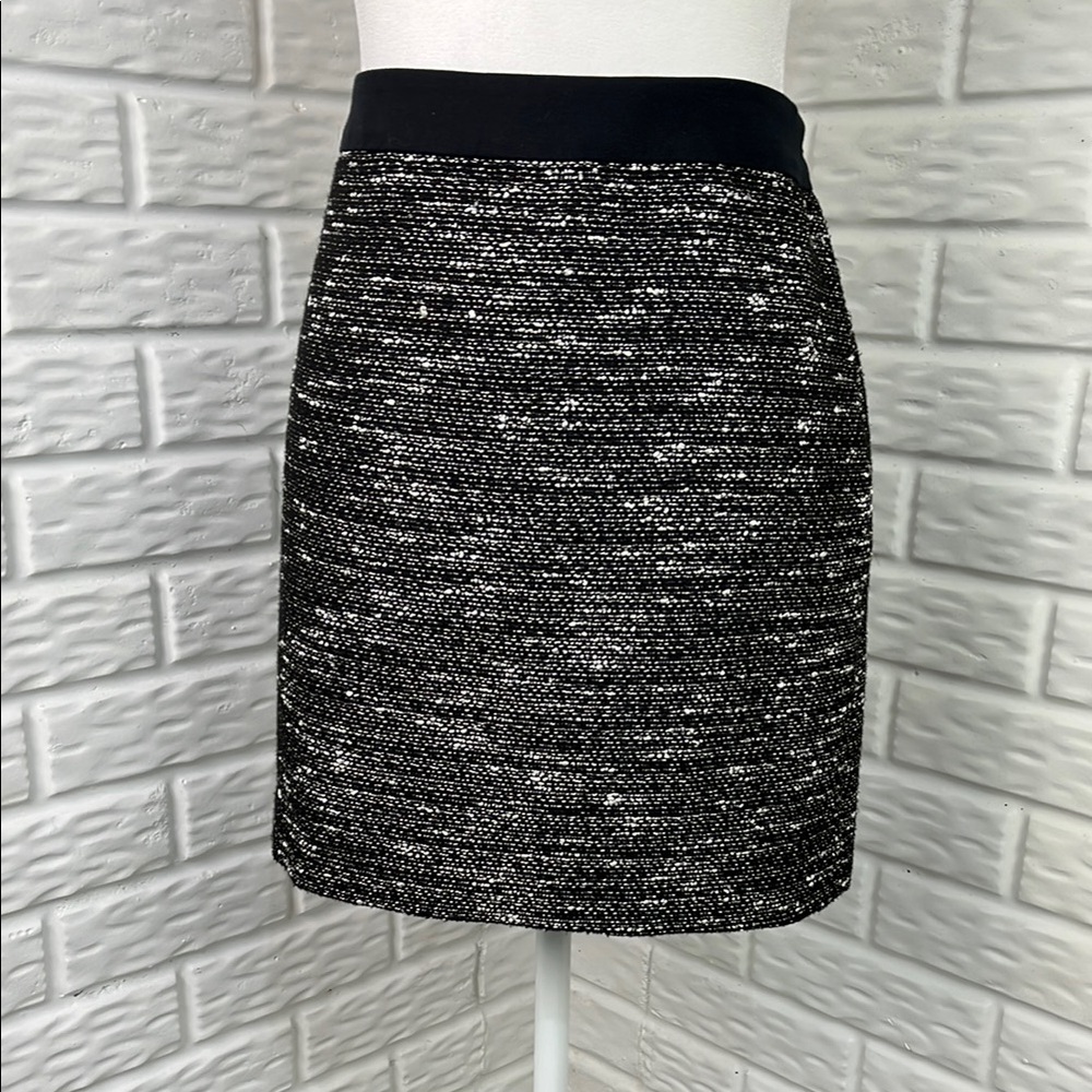 BANANA REPUBLIC TWEED MINI SKIRT BLACK AND WHITE LINED SIDE ZIPPER SIZE 10P